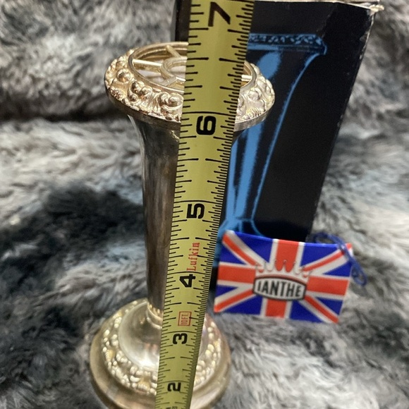 Ianthe Silver Vintage English silver-plated flower vase - Picture 11 of 16